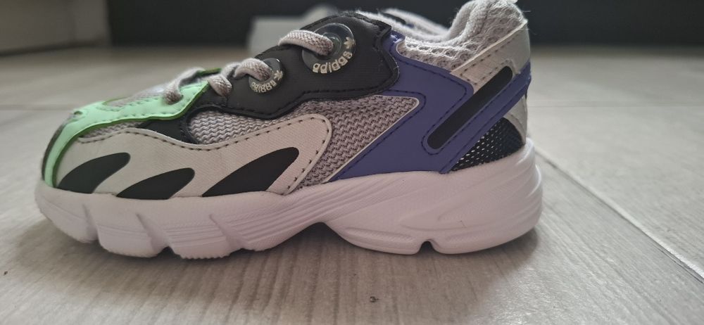 Buty dziecięce wsuwane adidas