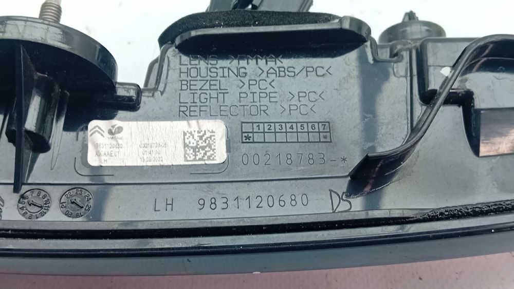 Farolim da mala esquerdo CITROËN C4 III