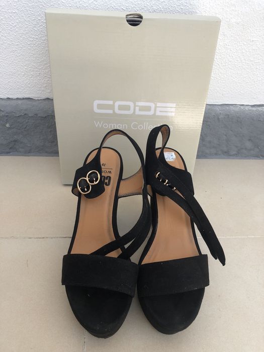 Sandálias pretas de veludo de plataforma n39