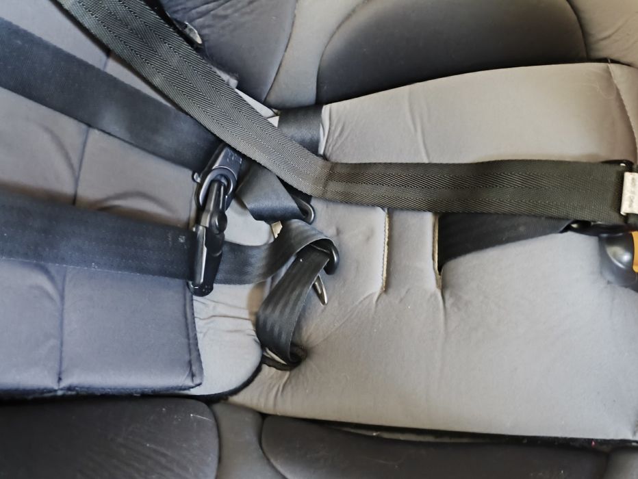 Продам надійне автокрісло Chicco NextFit (0-29 кг)