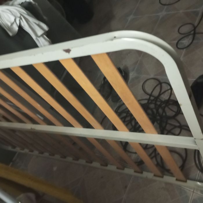 Estrado de solteiro
