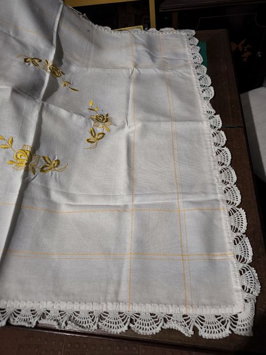 Toalha quadrada com renda