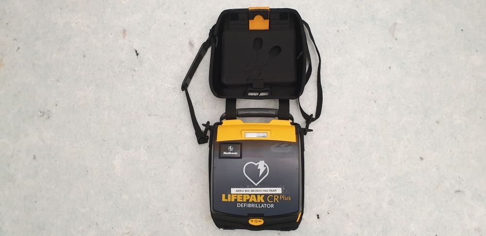 Lifepak CR Plus defibrylator