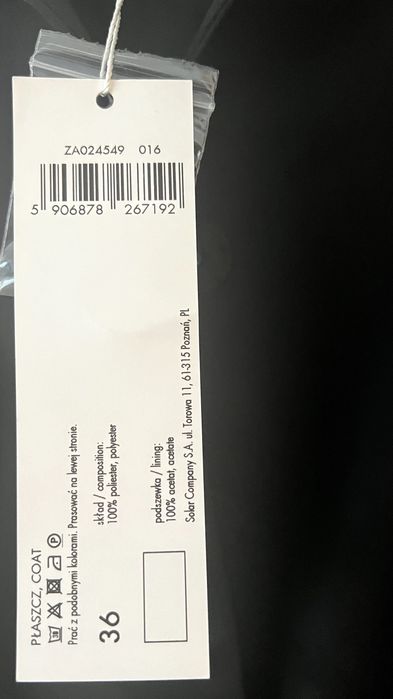 Czarny elegancki płaszcz firmy Solar