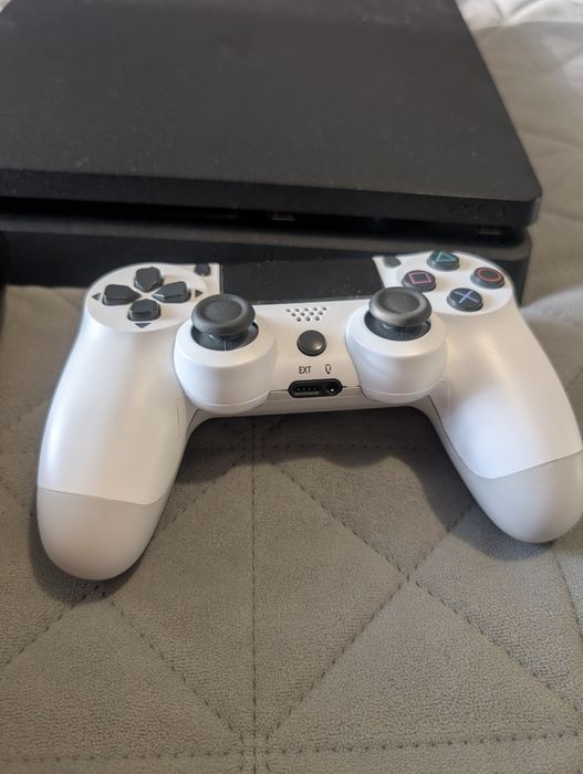 Sony PlayStation 4  Slim 1Tb (CUH-2216B)