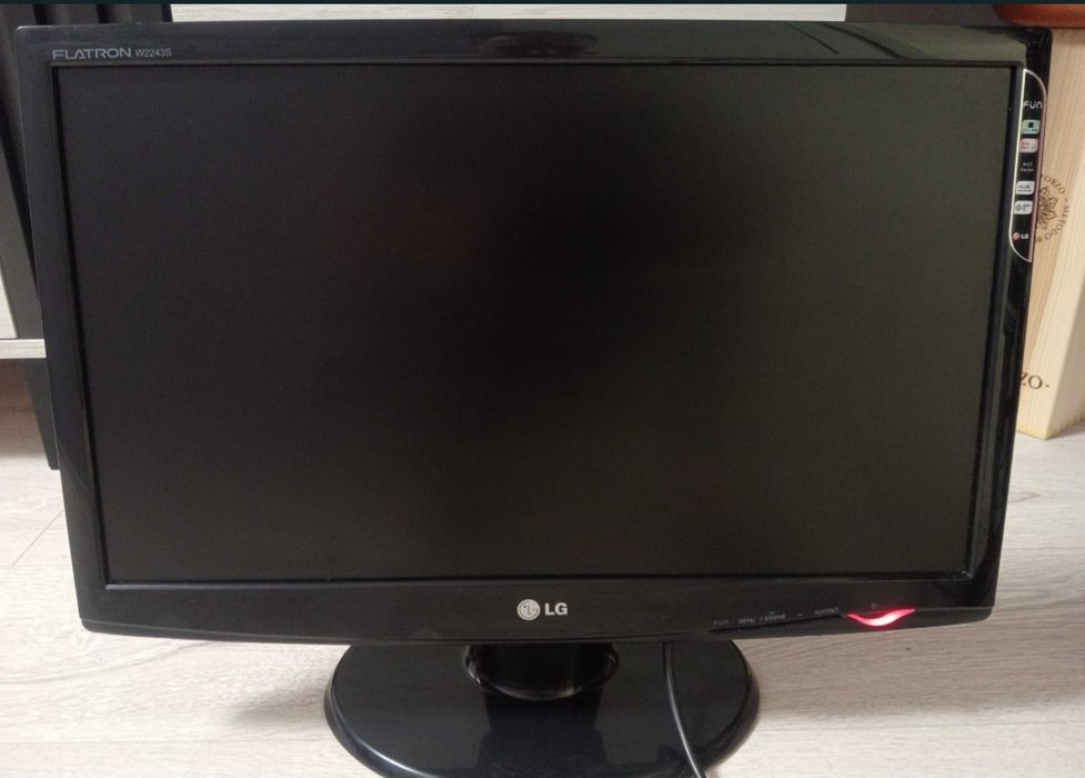Монітор LG 2243s