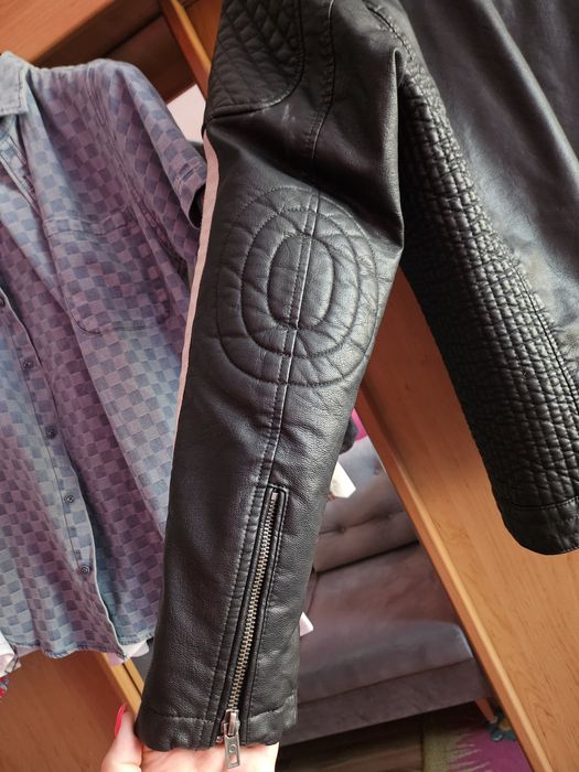 Kurtka czarna skóropodobna