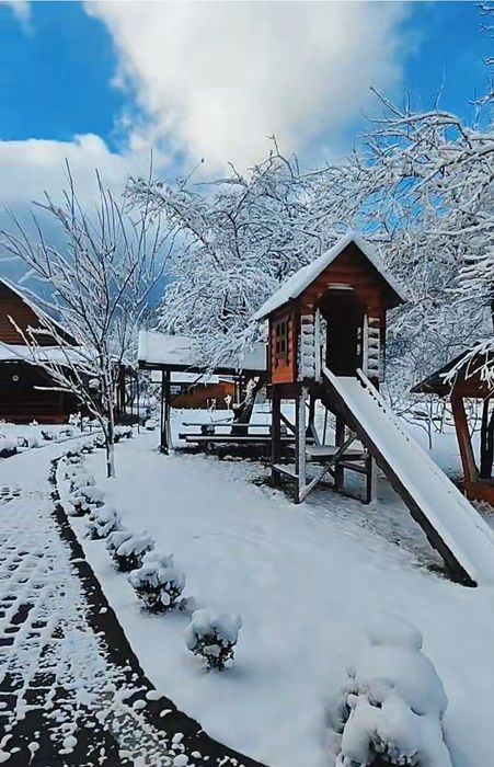 Котедж "Ясень" з кухнею на 3 номери 2 санвузли