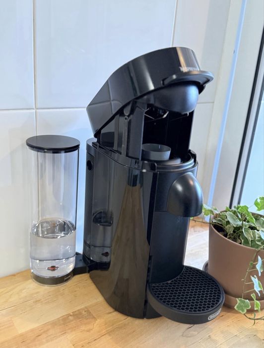 Máquina de Café Nespresso Vertuo Plus - Como NOVA