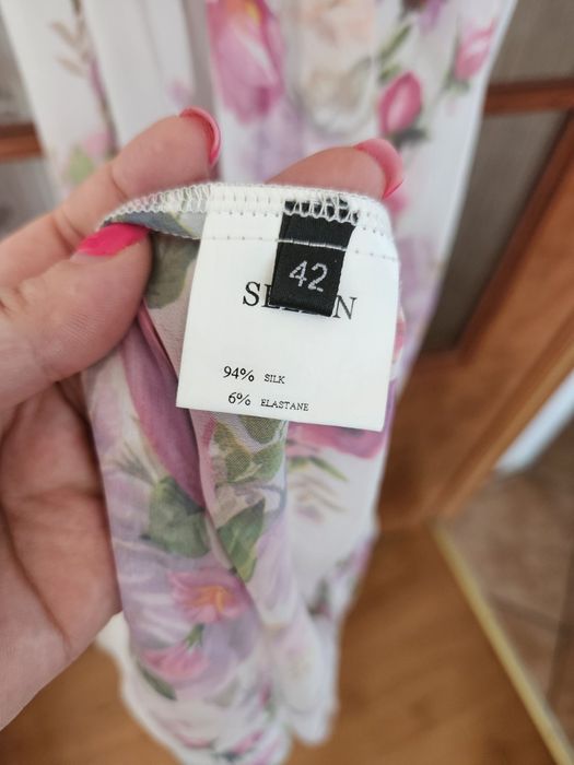 Bardzo ładna, zwiewna sukienka jedwabna
