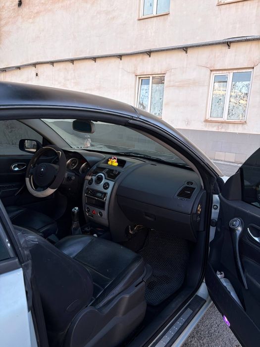 Renault Megane 2 cabriolet криша працює