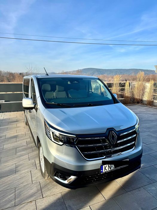 Wynajem busa 9 osobowego Renault Trafic long 2025r