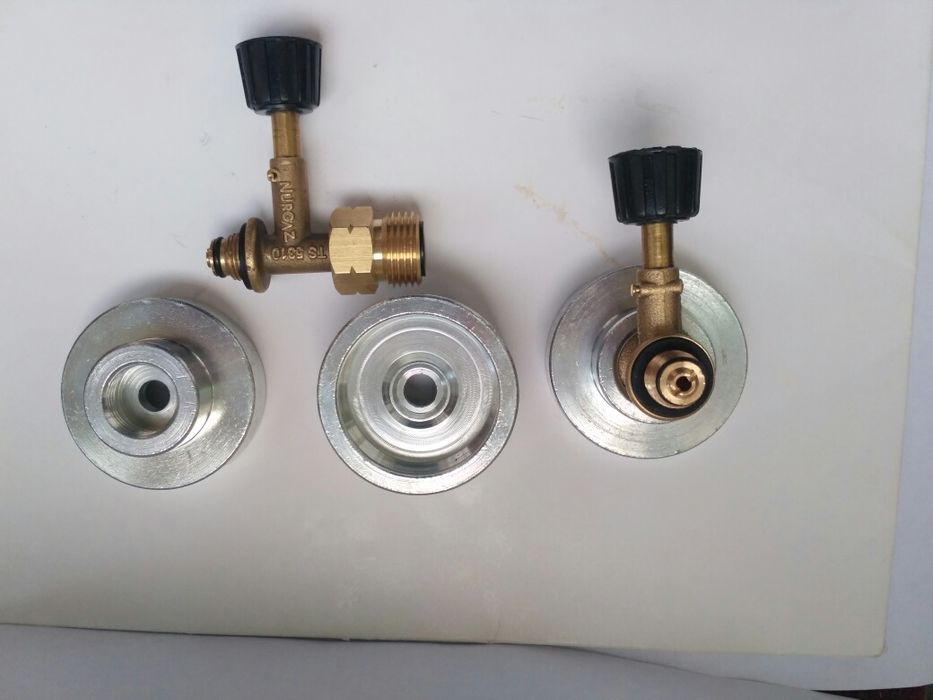 Переходник на газ газовый баллон адаптер для заправки на АЗС бутан