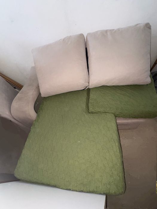 Sofá formato L usado com resguardo incluído