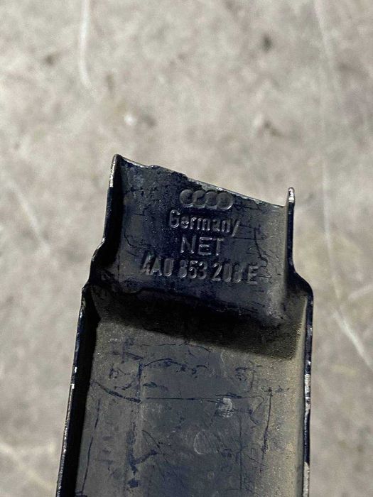 Накладка молдингвія під праву фару з отвором під омивач Audi 100/A6 C4