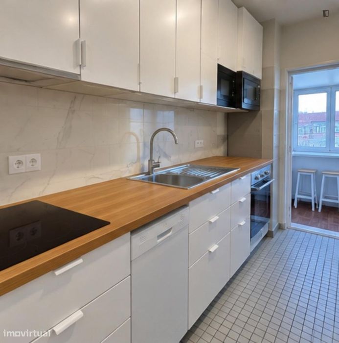 Quarto - localizado em Mafamude Porto