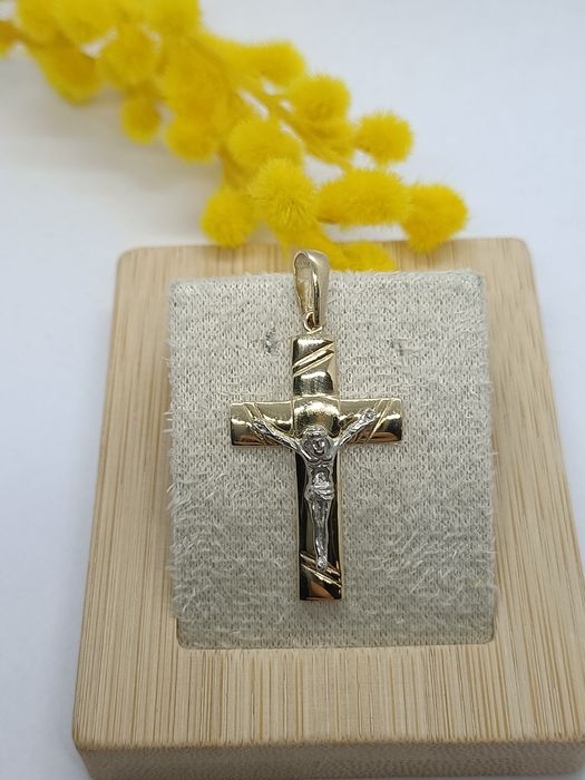 Zawieszka krzyżyk ze złota, złoto pr. 585