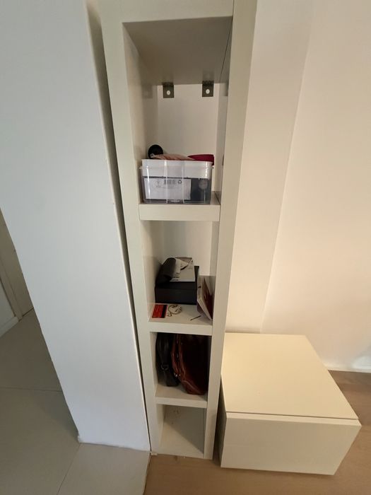 Waski regał na ksiazki w stylu Ikea