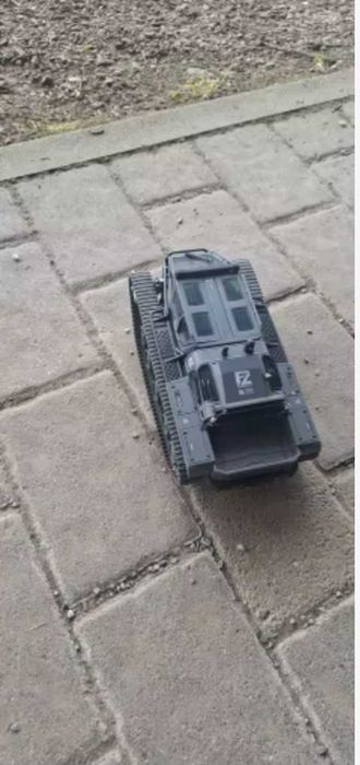 Zdalnie sterowany pojazd gąsienicowy