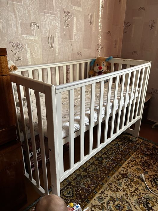 Дитяче ліжечко на колесах