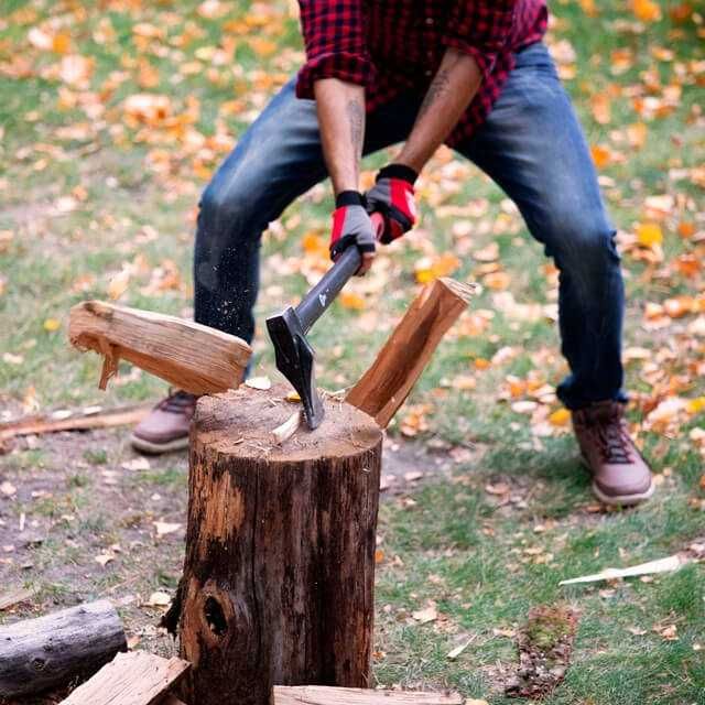 Колун кований 2200 г, ручка з фібергласу. INTERTOOL HT-0275.