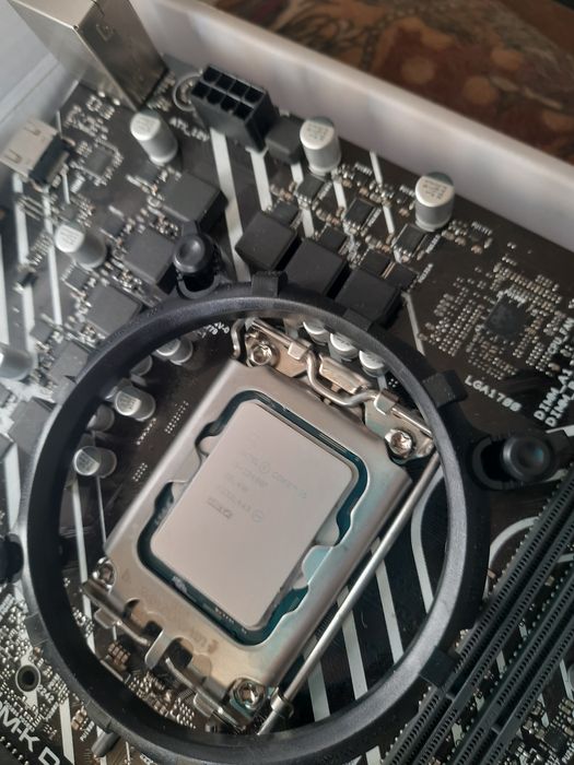 Продам комплект материнская плата и процессор i5 12400f