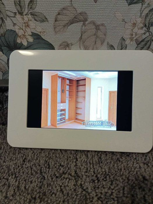 Цифровая фоторамка Samsung LP07 (SPF-71ES) white