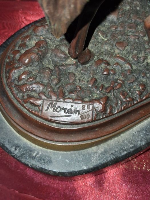 Escultura em bronze