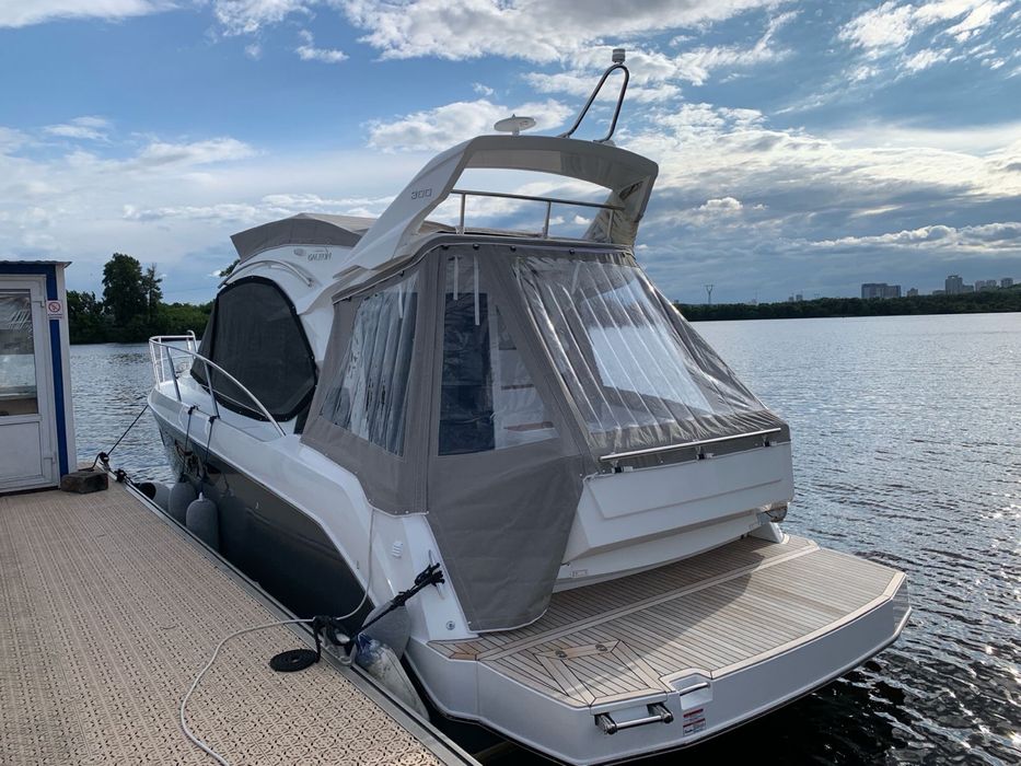 Моторная язта Galeon 300 FLY
