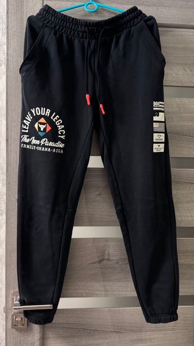 Спортивний костюм under a more в гарному стані