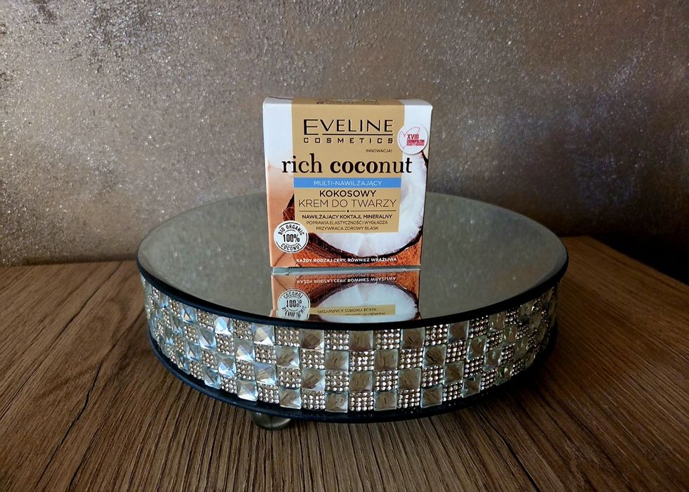 Krem Eveline Rich Coconut multi-nawilżający kokosowy krem do twarzy 50ml
