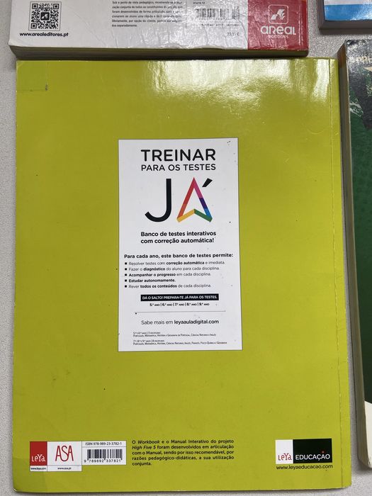 Manuais escolares  e cadernos de atividades de varias disciplinas de 5