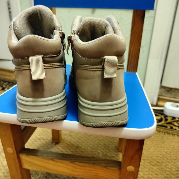 Осінні ботинки для дівчинки