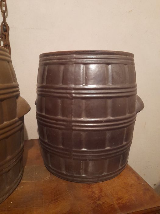 Garnek gliniany stary duży. 2 szt