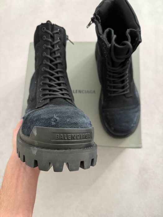 В Наявності Balenciaga Strike Boots 43