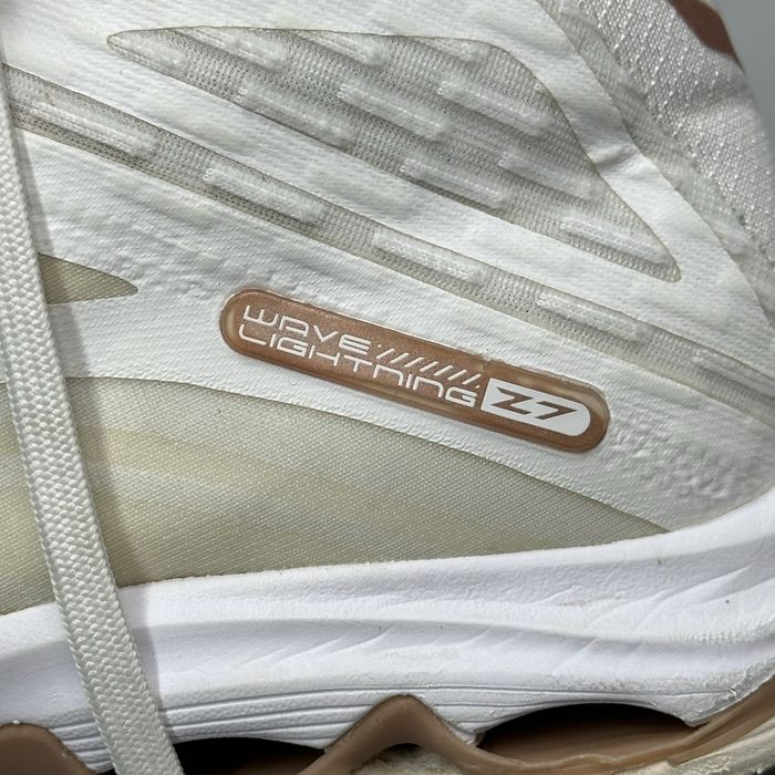 Mizuno lightning z7 волейбольні кросівки жіночі 40