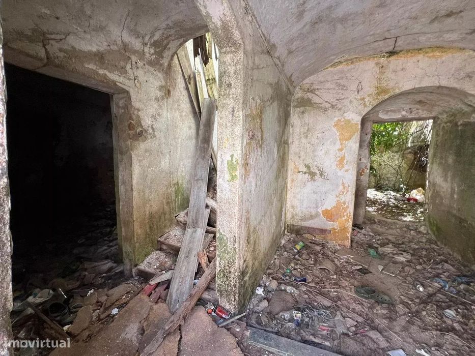 Moradia com 180m2 para reabilitar em Alcáçovas