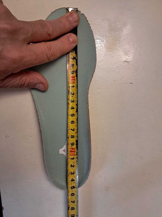 Оригинальные кроссовки MIZUNO   размер 38.5