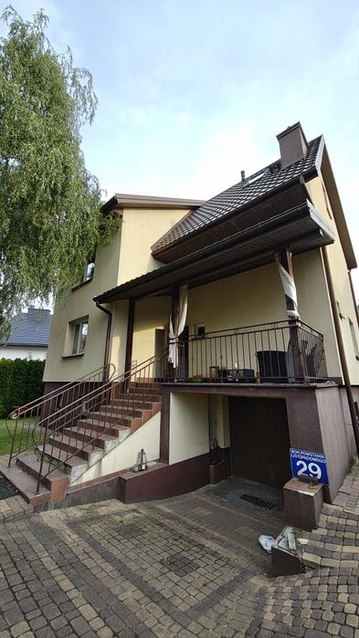 Dom na wynajem w Karczewie – przestrzeń, ogród i niezależne mieszkanie na poddaszu