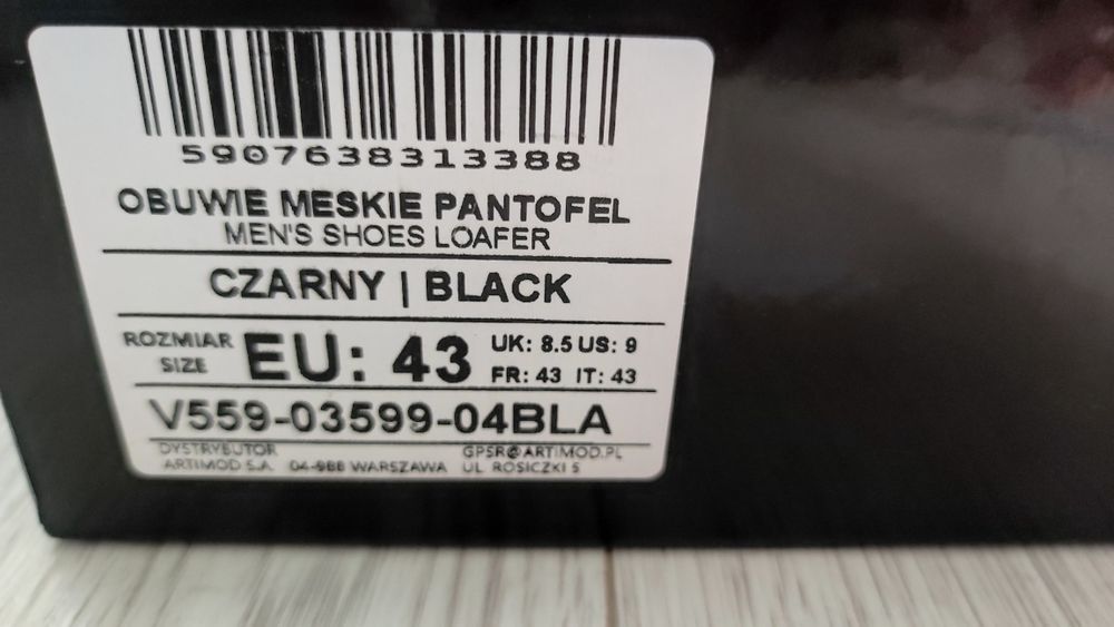 Czarne lakierowane pantofle męskie 43