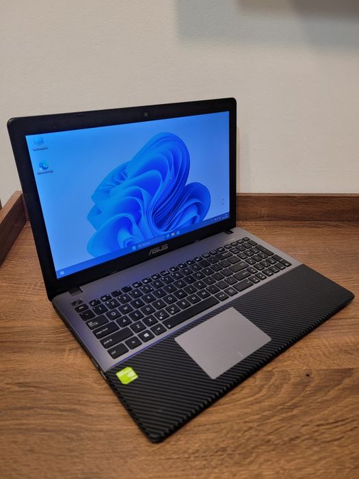 Laptop Asus - i5_2.6GHz/ GeForce_GT720M_2GB/ 8GB_RAM/ SSD_240GB