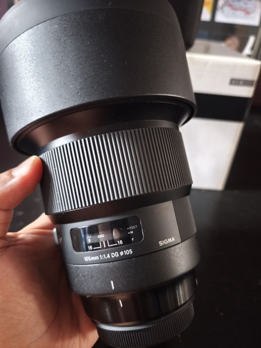 Obiektyw Sigma 105/1.4 ART Canon, stan bardzo dobry.