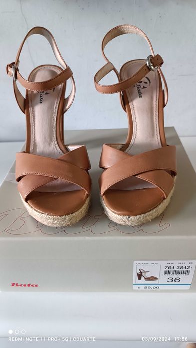 Sapatos de Senhora, marca "Bata", nº37
