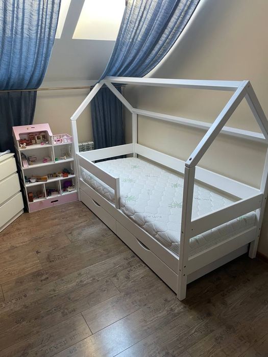 Детская кровать ліжко столик монтессорі матрац горище с крышей