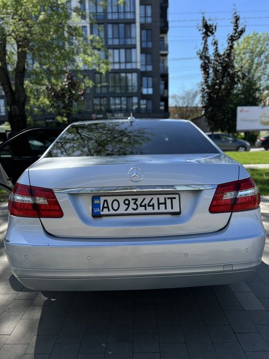 Mercedes-Benz E200