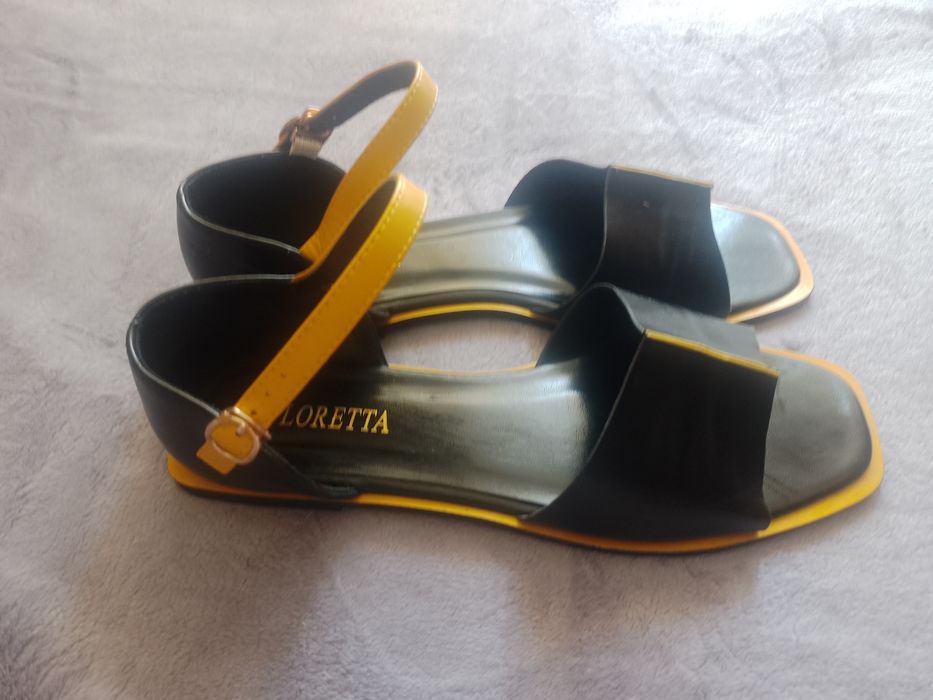 Продам босоніжки