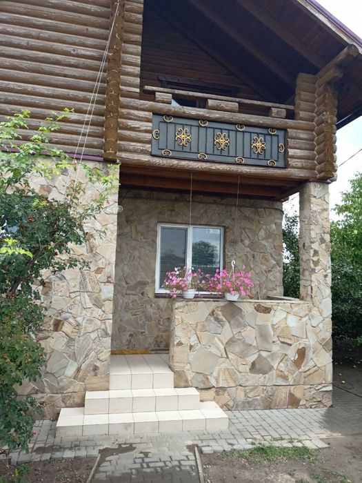 Продам 2-х этажный дом с ремонтом в Авангарде