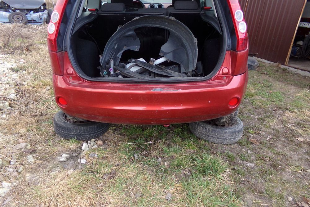 tylny zderzak kolor t5 ford fiesta mk5 mk6 lift