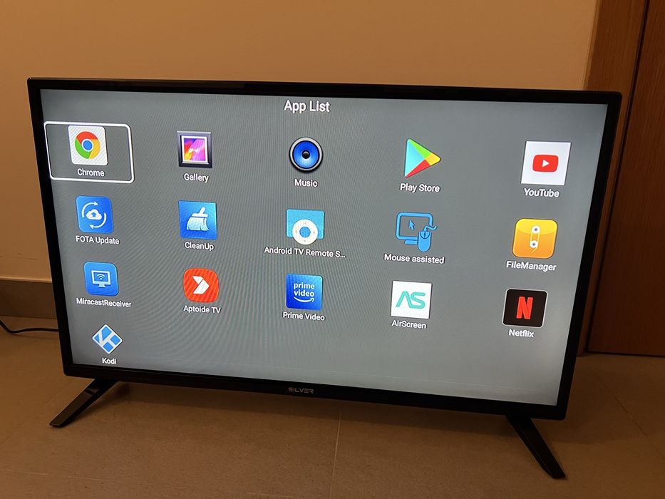 TV Silver + Kit Completo Smart TV e Jogos (Como Novo / Excelente Estado)