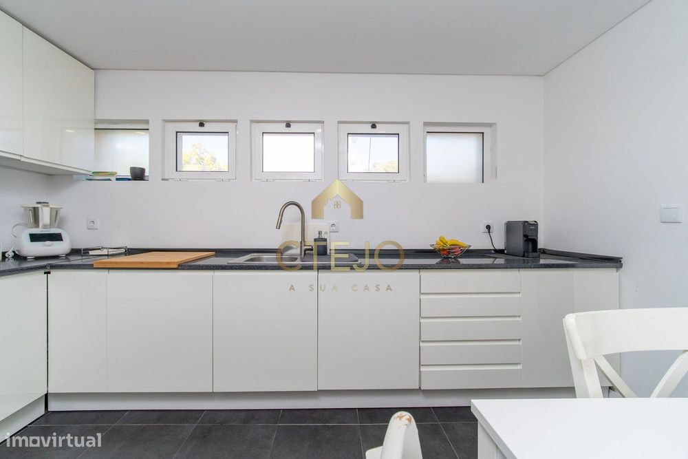Apartamento T3 C/Arrecadação - Olivais Sul
